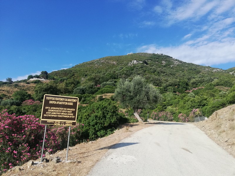 Parte del primo percorso con asfalto - bici forgione in Grecia