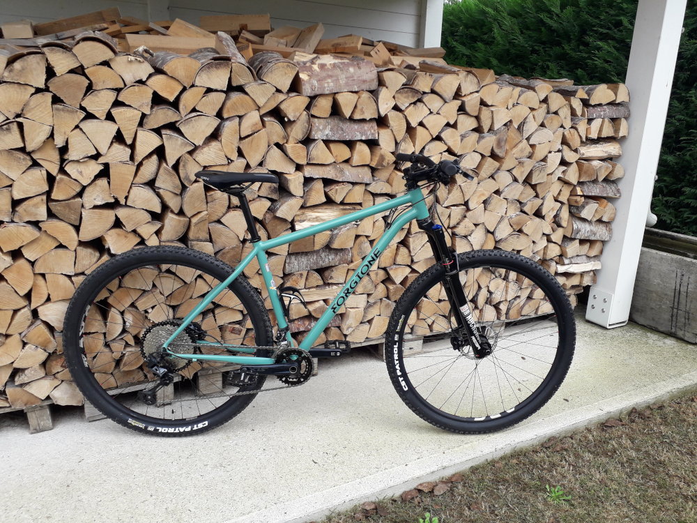 A photo of MTB er complete bicycle sent by the customer