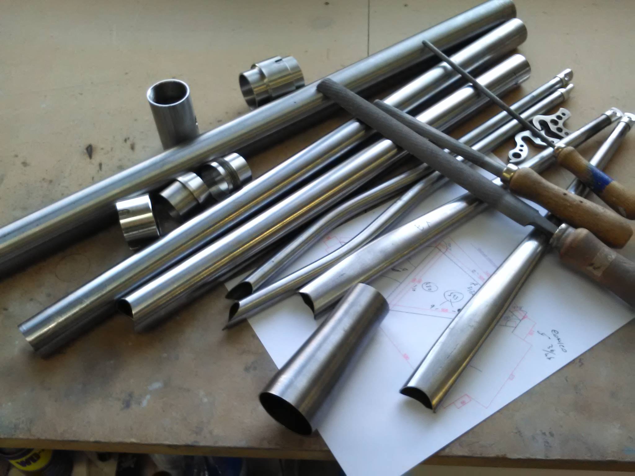 Gruppo di tubi in acciaio per realizzare un telaio da bicicletta