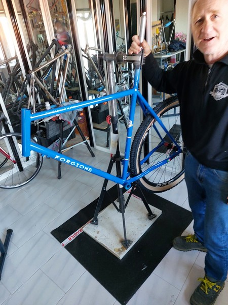 Vincenzo Forgione with his Q Factor frame, Italian Artisanal Engineering