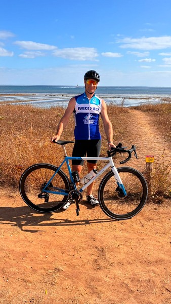 Custom Polaris steel bicycle during a ride on Île d'Oléron