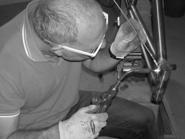 Vincenzo Forgione during the brazing process
