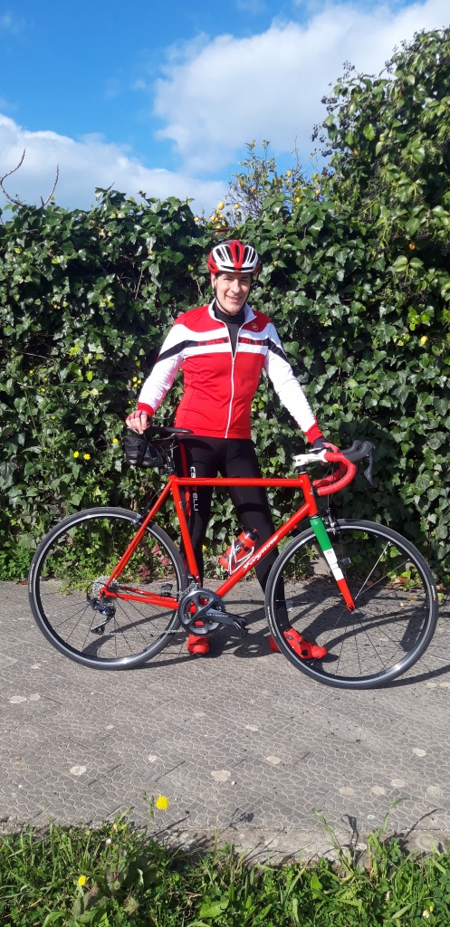 Gianni with its new bicycle made by Telai Forgione usinga Forgione Frame