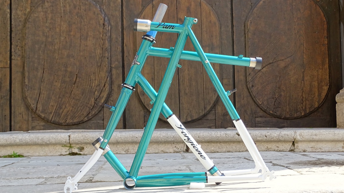 Dismountable bicycle frame built by Forgione Telai