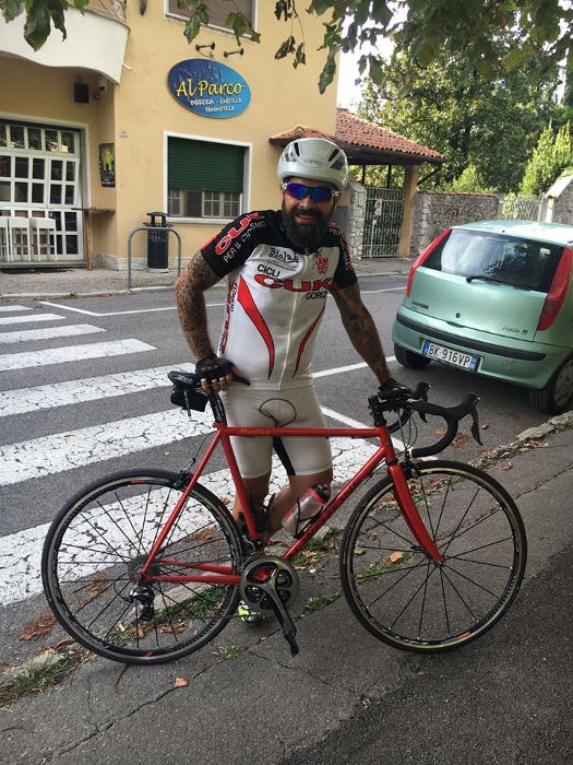Cristina with his bike with a Forgione frame